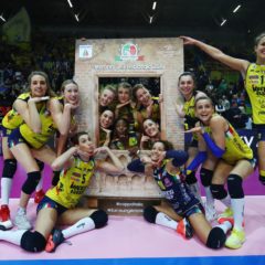 L’IMOCO TRIONFA IN CAMPO E SUGLI SPALTI! PIEGATA SCANDICCI (3-0), DOMANI LA “CLASSICA” FINALE CON NOVARA!