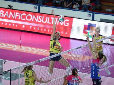 LA CAPOLISTA IMOCO VOLLEY DOMANI A CUNEO, TORNA IL DERBY DELLE BOLLICINE – MARTEDì 20.30 (DIRETTA PMGSPORT E LVF TV)