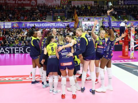 DOMANI PER L’IMOCO FINALE CON LA UNET E-WORK (ore 18, Diretta Rai Sport) – BUSTO ARSIZIO REGOLA MONZA (3-0) NELLA SECONDA SEMIFINALE