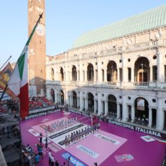 SHOW-PANTERE CON SCANDICCI, 3-0 – SUGGESTIVO SPETTACOLO GIALLOBLU’ IN PIAZZA A VICENZA! DOMANI LA FINALE DI SUPERCOPPA (h21.15, RAI DUE) PER LE PANTERE