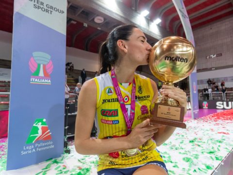 RAPHAELA FOLIE, SESTO ANNO DA PANTERA! L’IMOCO VOLLEY CONFERMA LA CENTRALE AZZURRA. “LA CHAMPION SIL RICORDO PIU’ BELLO, MA VOGLIAMO VINCERE ANCORA!” 