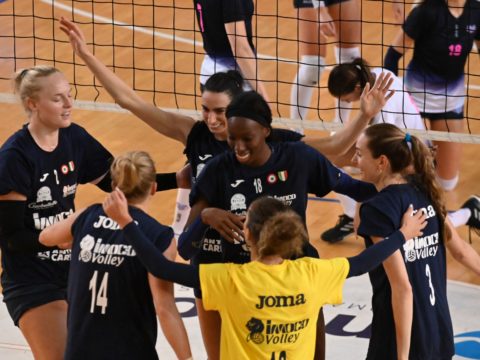 A IMOLA L’IMOCO VOLLEY CONTINUA A VINCERE: 3-0 CON MONZA, DA SABATO SI FA SUL SERIO IN SUPERCOPPA!