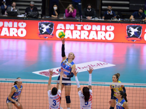 CEV CHAMPIONS LEAGUE: L’A.CARRARO IMOCO VOLLEY IN UNGHERIA PER INIZIARE IL CICLO “ON THE ROAD”