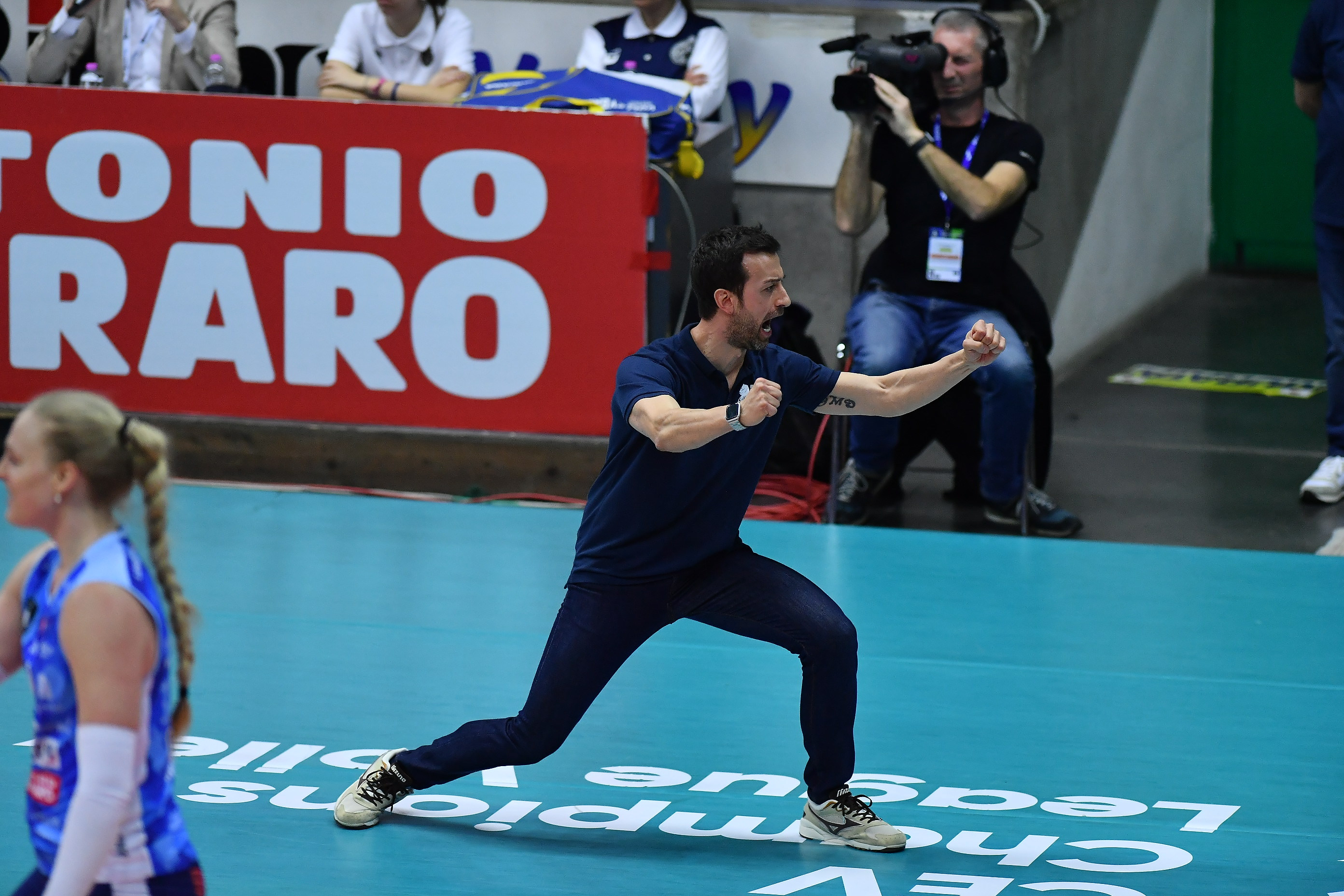Antonio Carraro Imoco Volley vs Vakifbank Istanbul (TUR)
