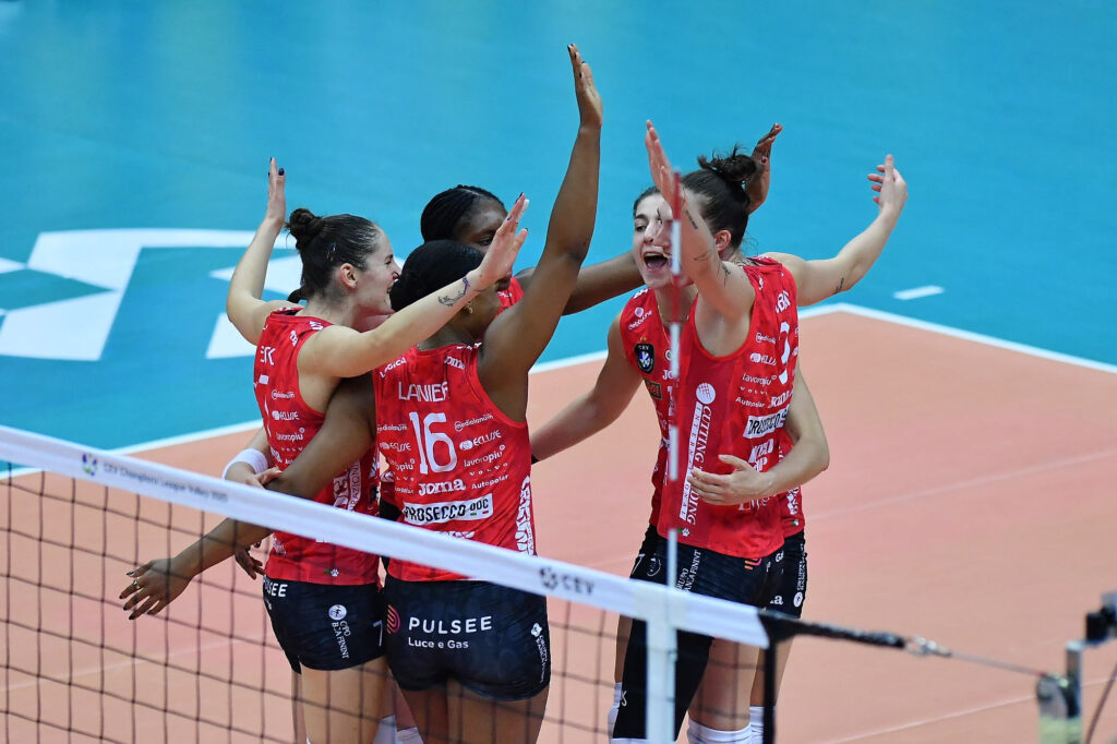 L’A.CARRARO IMOCO PARTE BENE IN CHAMPIONS, 3-0 CON IL MLADOST ZAGABRIA-ADIWGE MVP (24 PUNTI!)