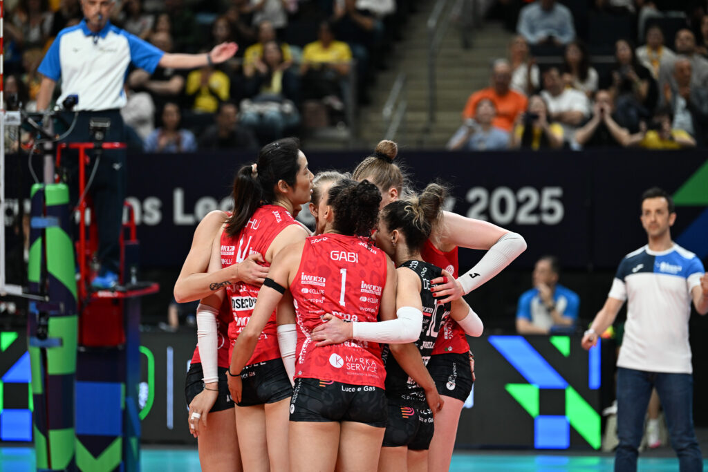 A. CARRARO PROSECCO DOC, È SEMPRE FINALE! A ISTANBUL PANTERE OK! MILANO BATTUTA (3-1), NE MANCA UNA!