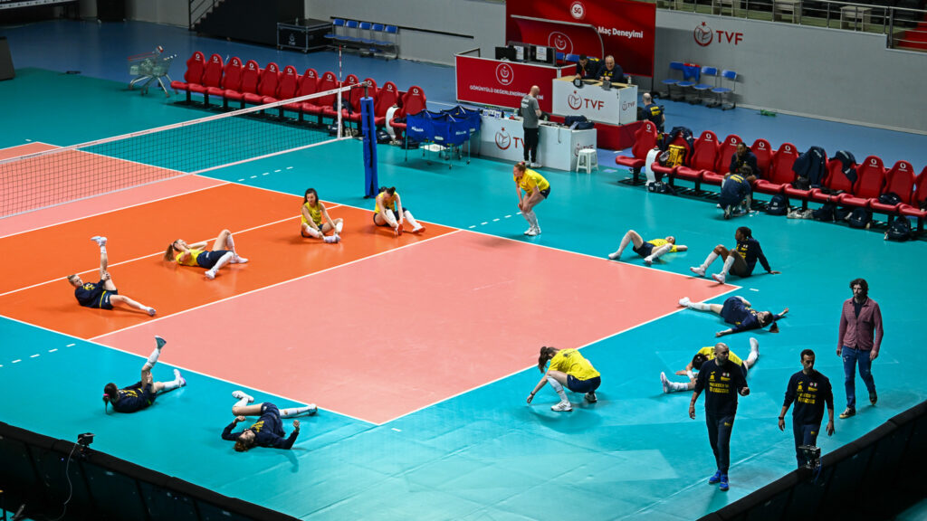 LA VIGILIA DELLE FINAL FOUR DI CEV CHAMPIONS LEAGUE IN CONFERENZA STAMPA PARLANO COACH SANTARELLI E ASIA WOLOSZ