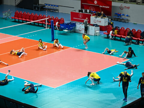LA VIGILIA DELLE FINAL FOUR DI CEV CHAMPIONS LEAGUE IN CONFERENZA STAMPA PARLANO COACH SANTARELLI E ASIA WOLOSZ