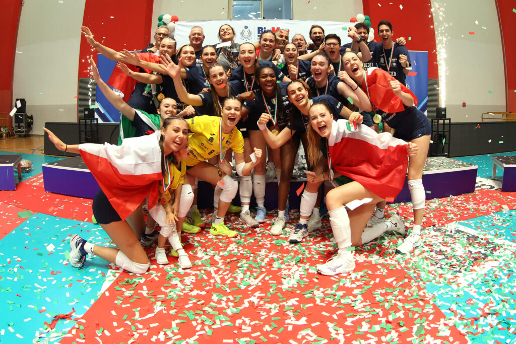 CORTINA EXPRESS IMOCO VOLLEY PENTACAMPEON! LE PANTERINE UNDER 18 PER LA QUINTA VOLTA CAMPIONESSE D’ITALIA!