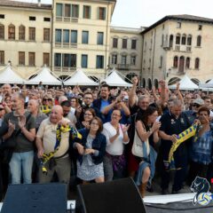 APRESENTAÇÃO DA CAMPANHA DE INGRESSOS DE TEMPORADA NA SEGUNDA-FEIRA ÀS 18H30! PIAZZA CIMA, CONEGLIANO, LOCANDA MEZZOSALE