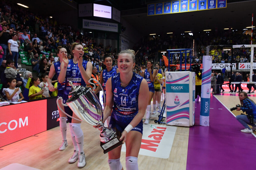 GRANDE FESTA AL PALAVERDE PER LA PRIMA IN CASA, CUNEO BATTUTA (3-0)