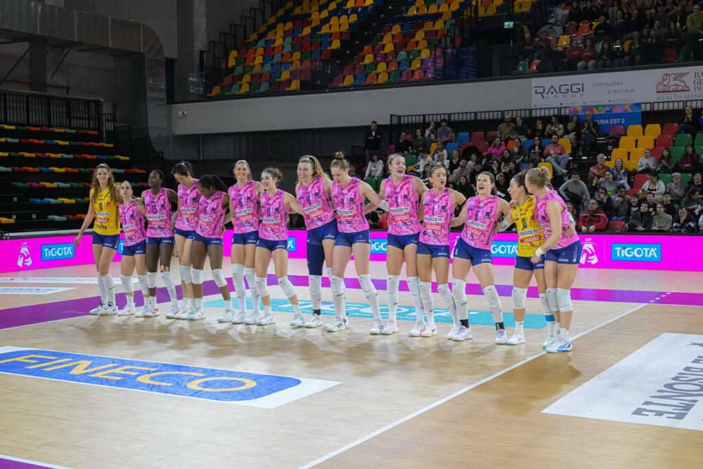 BLITZ FIORENTINO CON DOPPIO SUCCESSO, REGULAR SEASON IN CASSAFORTE! PANTERE PERFETTE ANCHE CONTRO IL BISONTE (3-0)