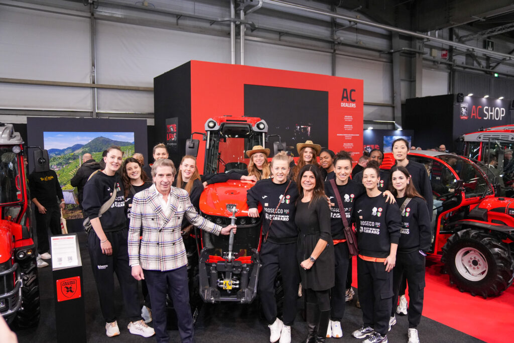PANTERE MANIA ALLA FIERAGRICOLA DI VERONA NELLO STAND ANTONIO CARRARO- 400 TIFOSI GIALLOBLÙ ACCOLTI DAL PATRON MAURIZIO MASCHIO