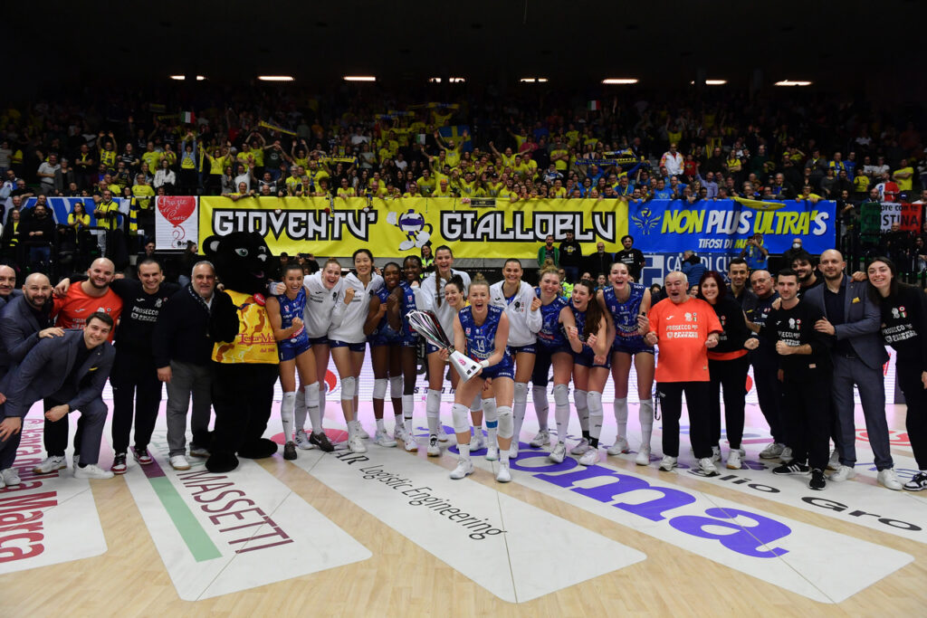 IL PALAVERDE ABBRACCIA LA COPPA ITALIA, NEL TUTTO ESAURITO LA PROSECCO DOC È SPUMEGGIANTE CONTRO MACERATA (3-0)