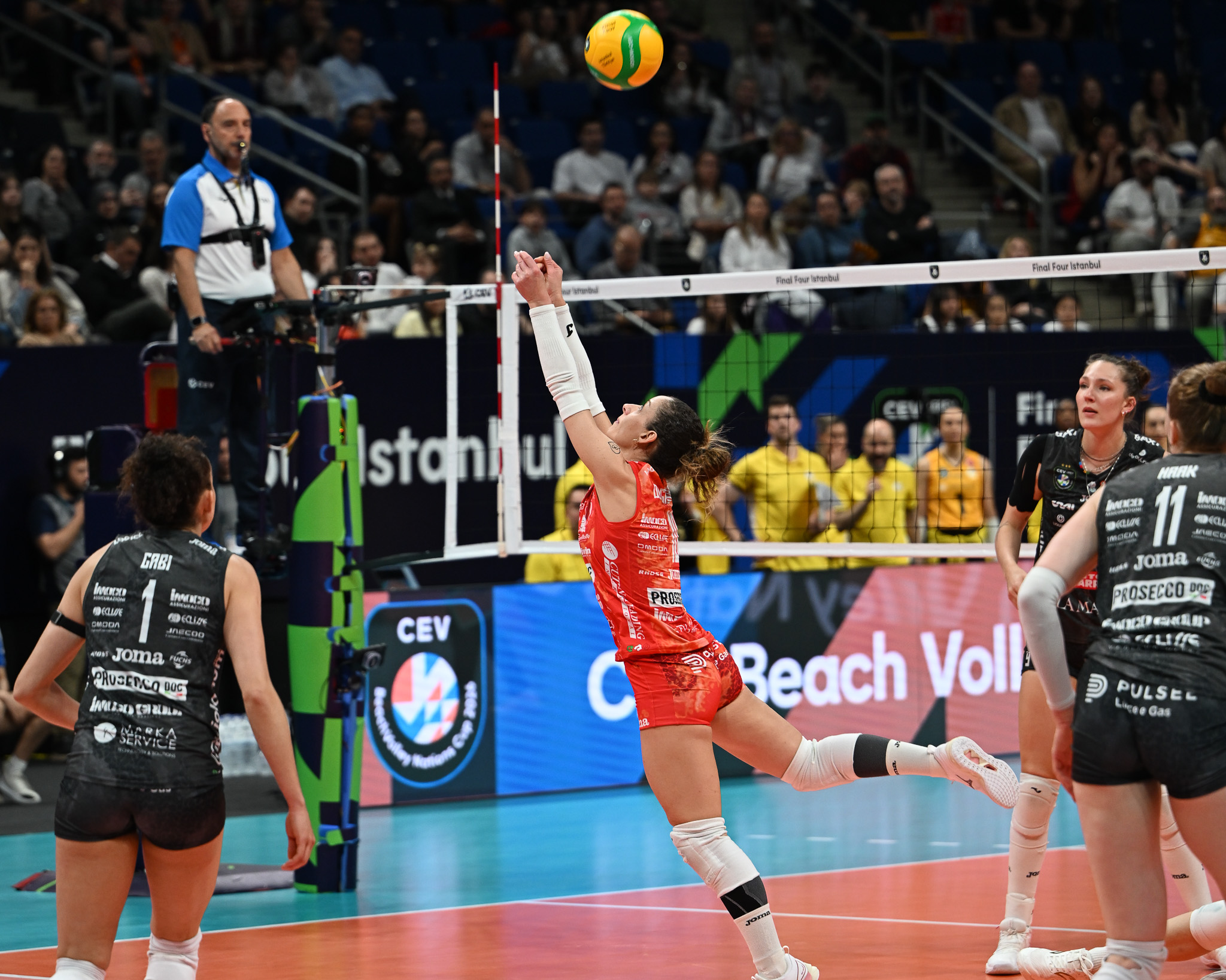 Prosecco DOC A.Carraro Imoco Volley vs Vakifbank Istanbul (TUR) (ore 16.00)