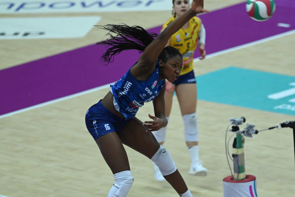 MERIT ADIGWE, LA NUOVA STELLA RESTA A CONEGLIANO! DALLE GIOVANILI GIALLOBLU’ ALLA NAZIONALE, IL “MEME” DELLE PANTERE: “VOGLIO CONTINUARE A CRESCERE E VINCERE CON QUESTA MAGLIA!”
