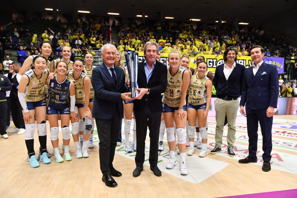 FESTA AL PALAVERDE, VITTORIA VS VALLEFOGLIA (3-0) E GIRO DI CAMPO CON LA SUPERCOPPA